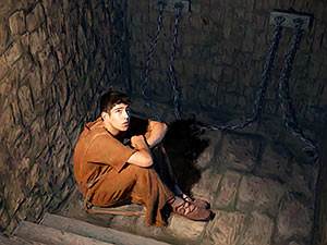 Siendo esclavo en Egipto, José sufrió terriblemente.