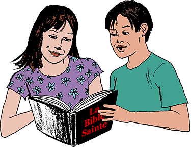 Les enfants lisent ensemble